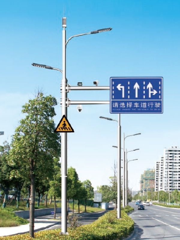 品质保证的共杆路灯厂家 - 12米交通标志牌电子警察一体高低臂共杆路灯