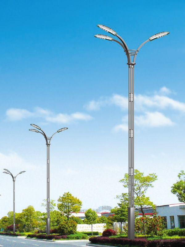 高效的LED三头路灯：12米、14米、15m三头三连杆LED路灯 - 江苏丰泽照明电器有限公司